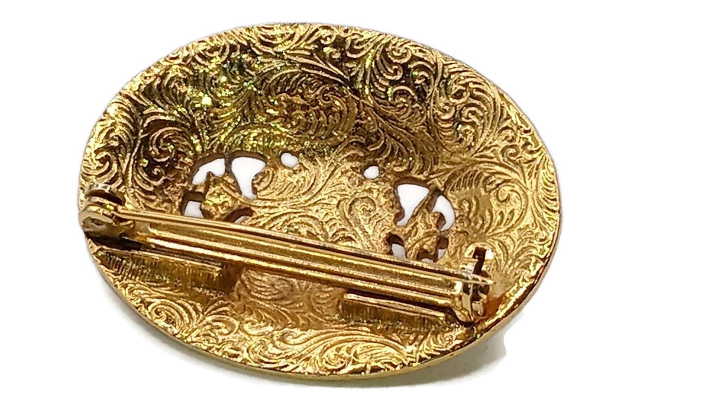 Elegant Gold Plate Brooch with a Genuine Mother of Pearl in the center