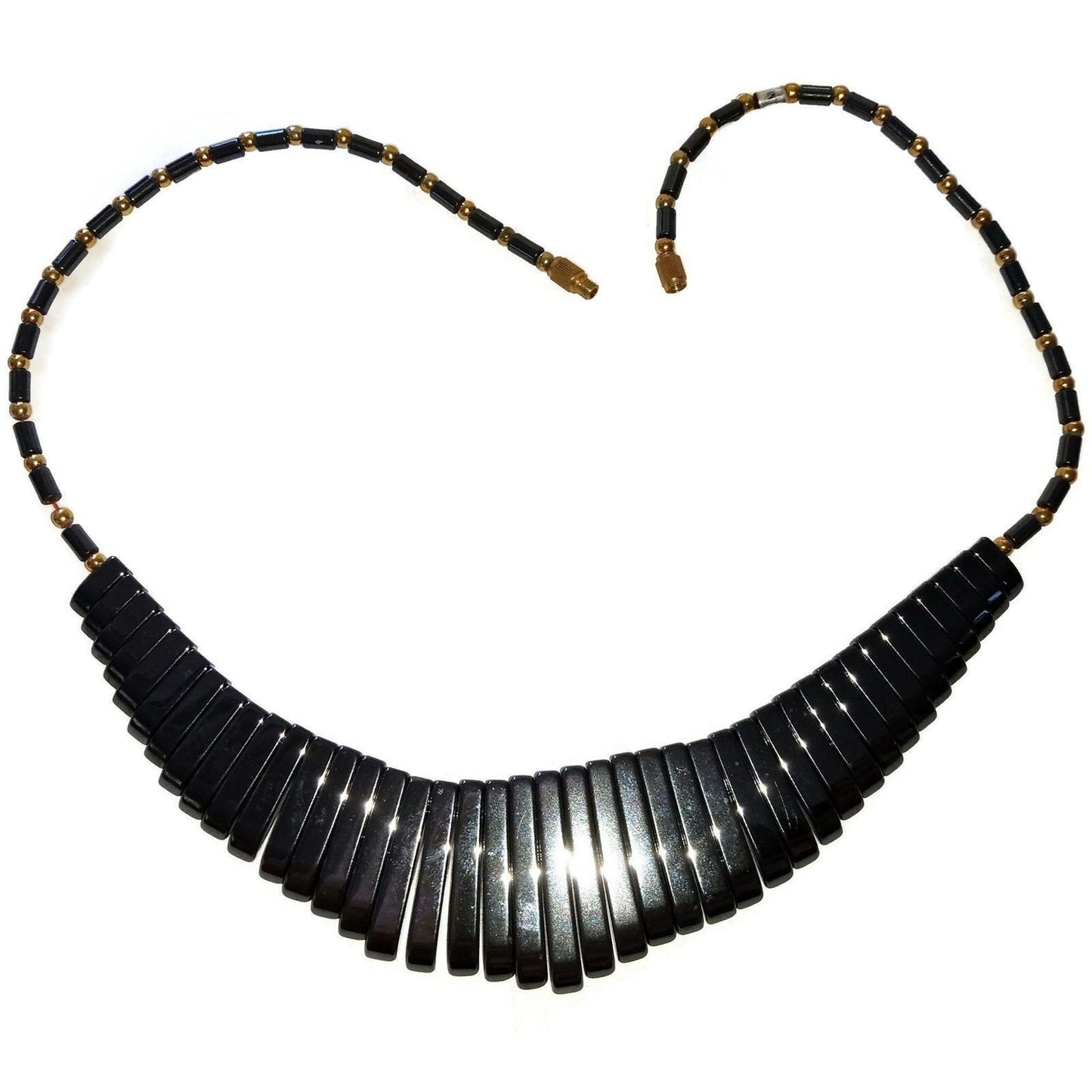 Shiny Black Hemalye Fan Necklace