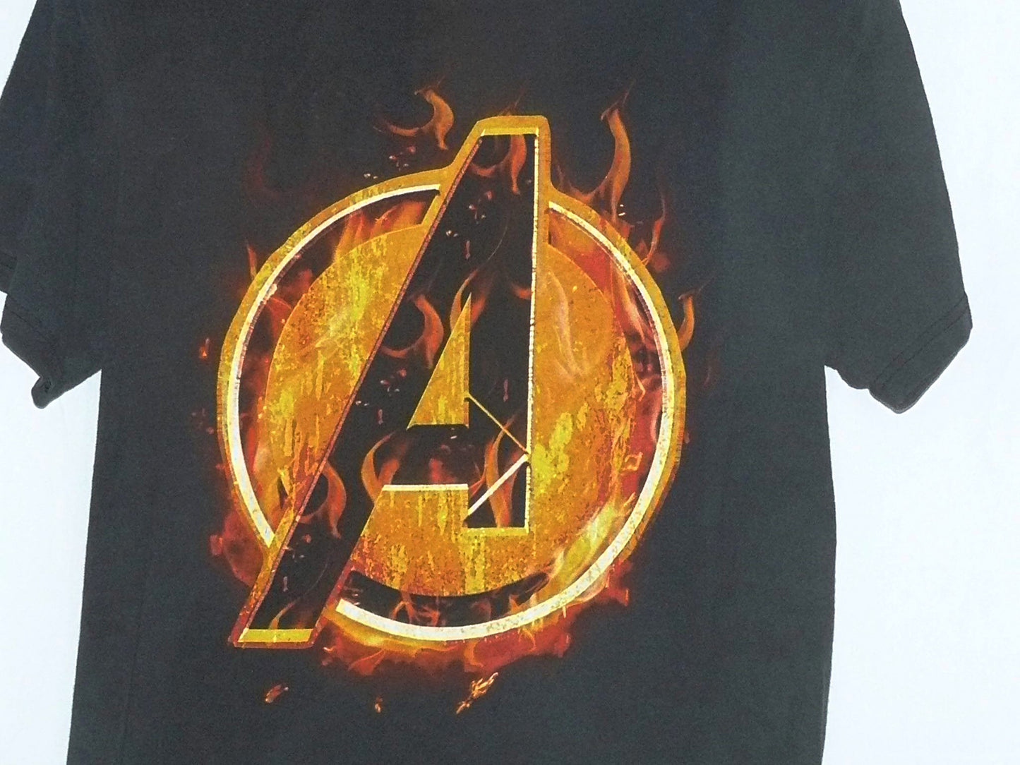 Marvel Avengers T-Shirt  Size Small 34/36
