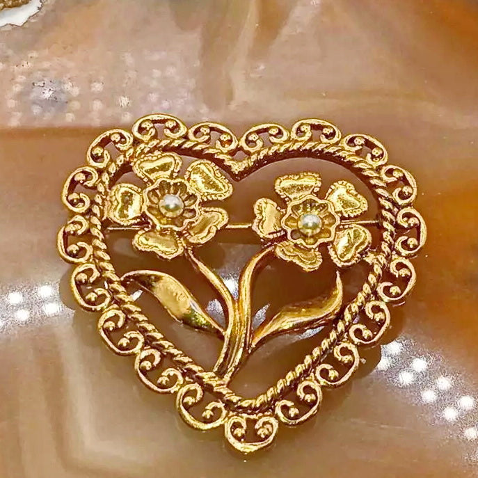 Romantic Openwork Heart Brooch with Two Flowers