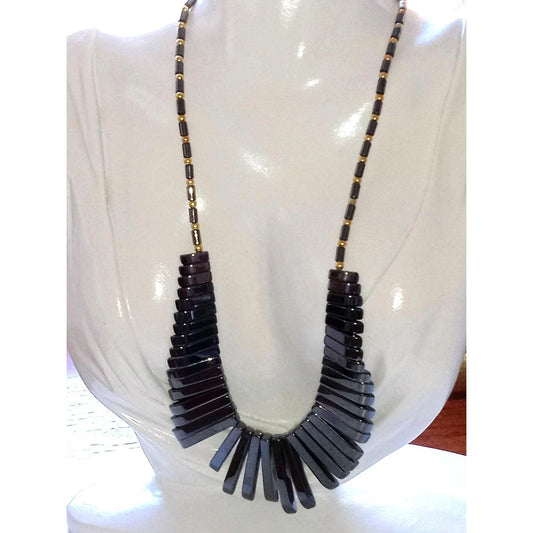 Shiny Black Hemalye Fan Necklace