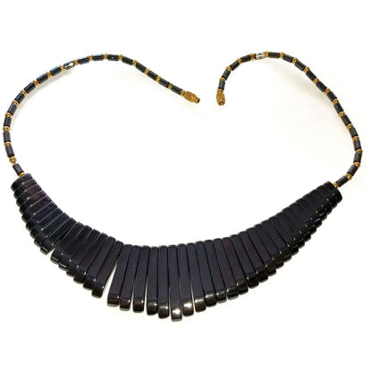 Shiny Black Hemalye Fan Necklace