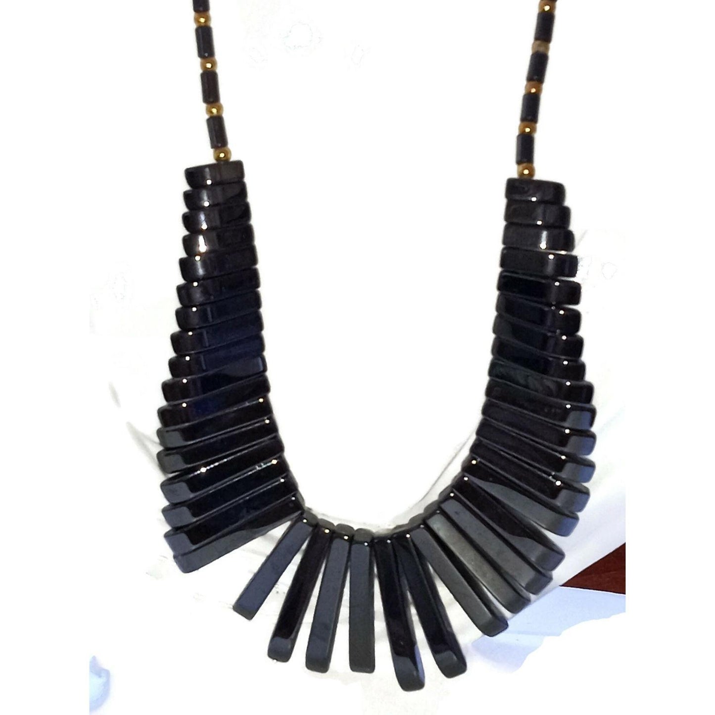 Shiny Black Hemalye Fan Necklace