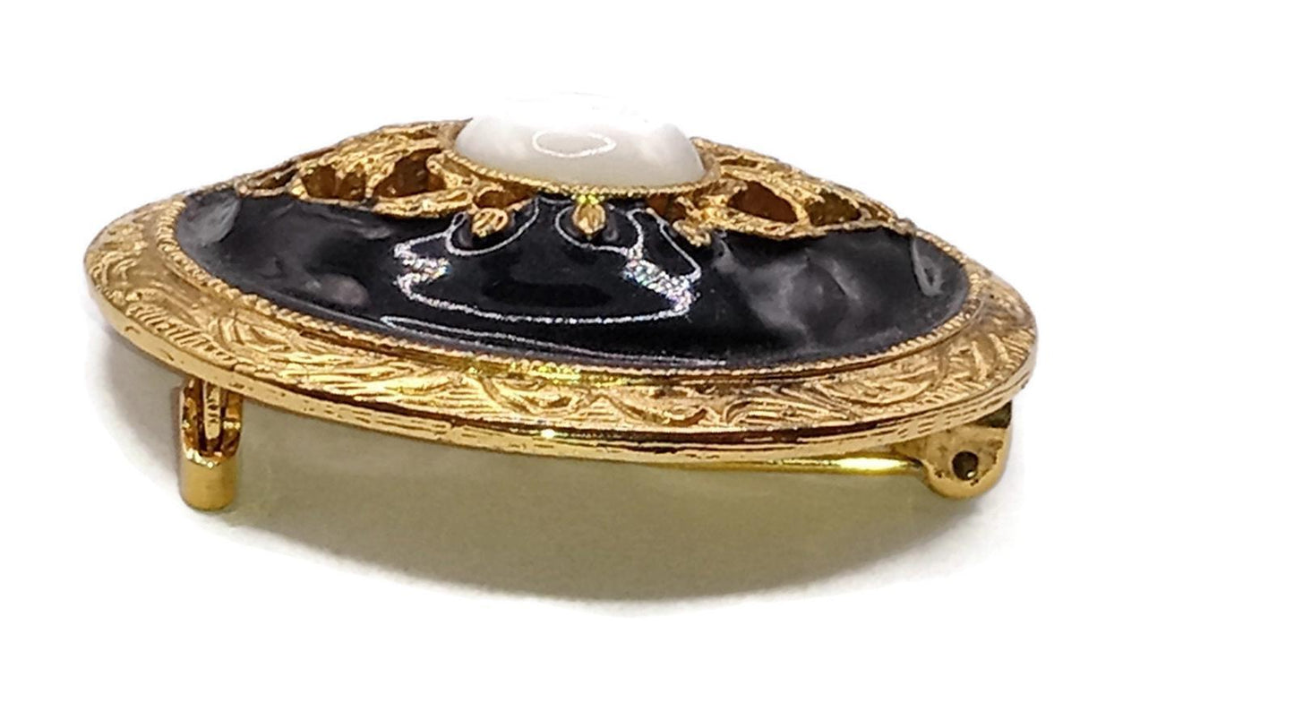 Elegant Gold Plate Brooch with a Genuine Mother of Pearl in the center