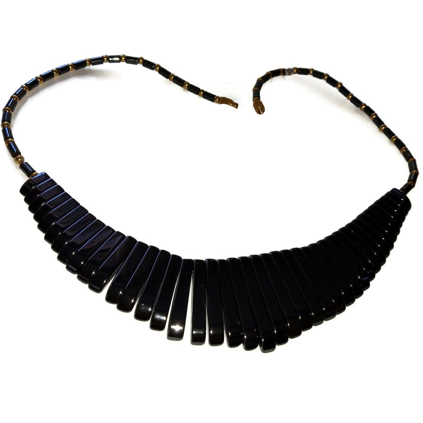 Shiny Black Hemalye Fan Necklace