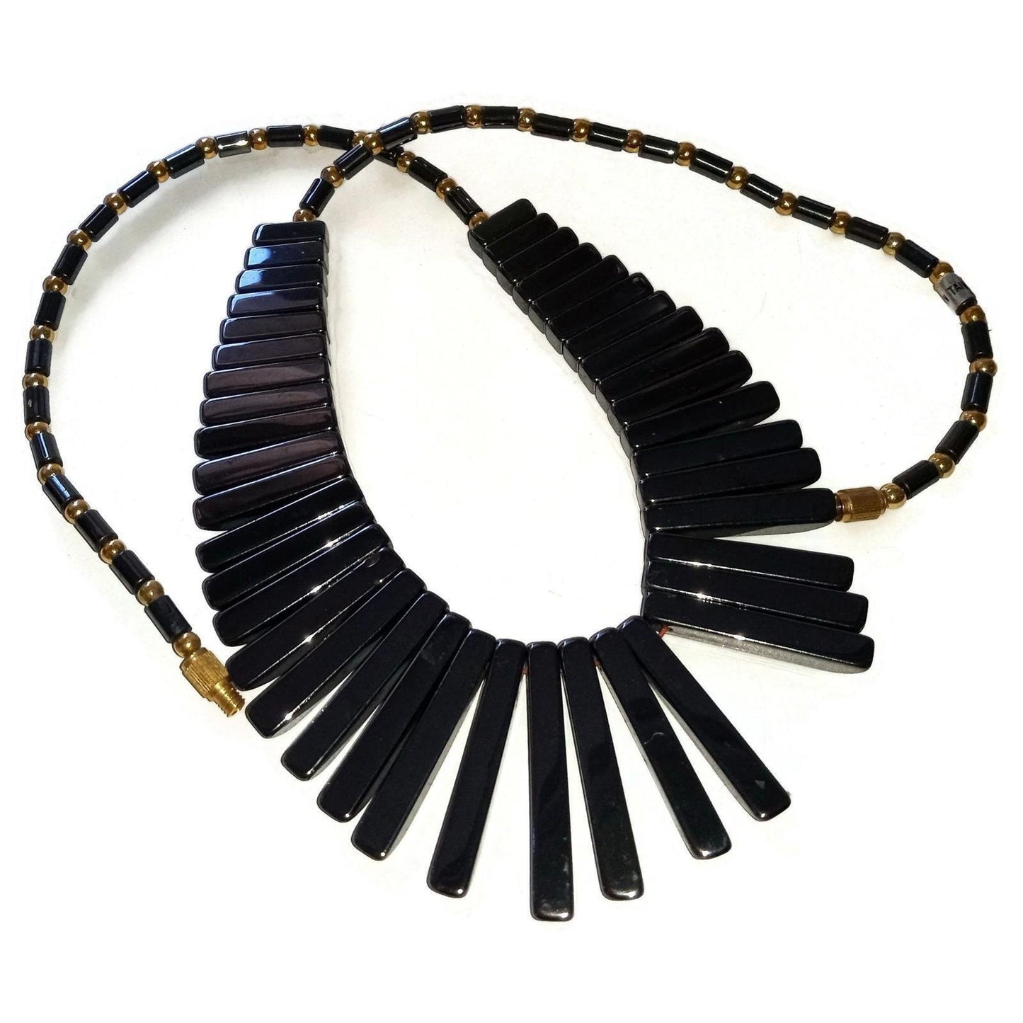 Shiny Black Hemalye Fan Necklace