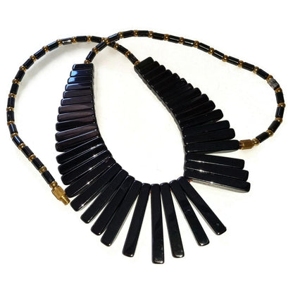 Shiny Black Hemalye Fan Necklace